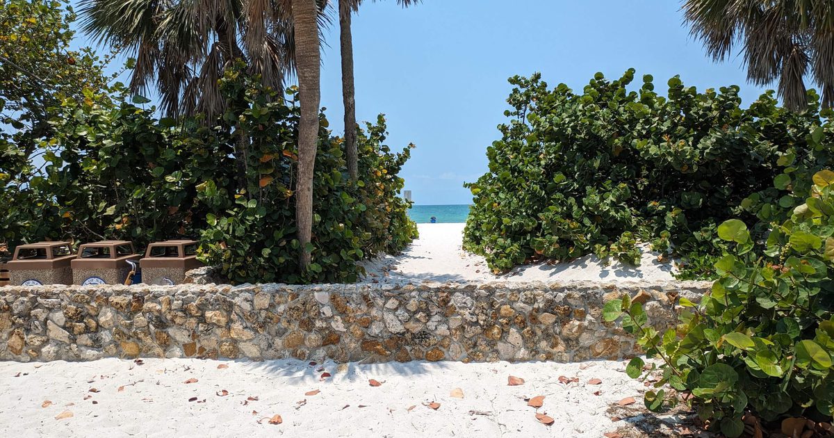 Via Miramar Beach Access in Naples FL